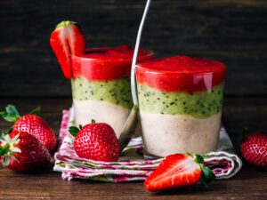 inflammation busting smoothies - strawberry kiwi banana